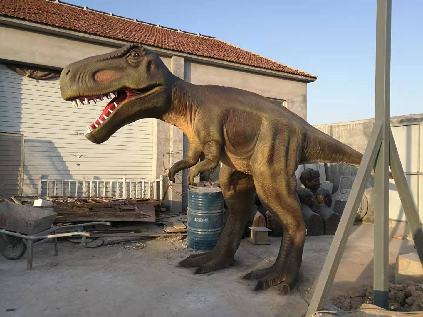 恐龍雕塑項(xiàng)目部分完工，出廠安裝（組圖）。