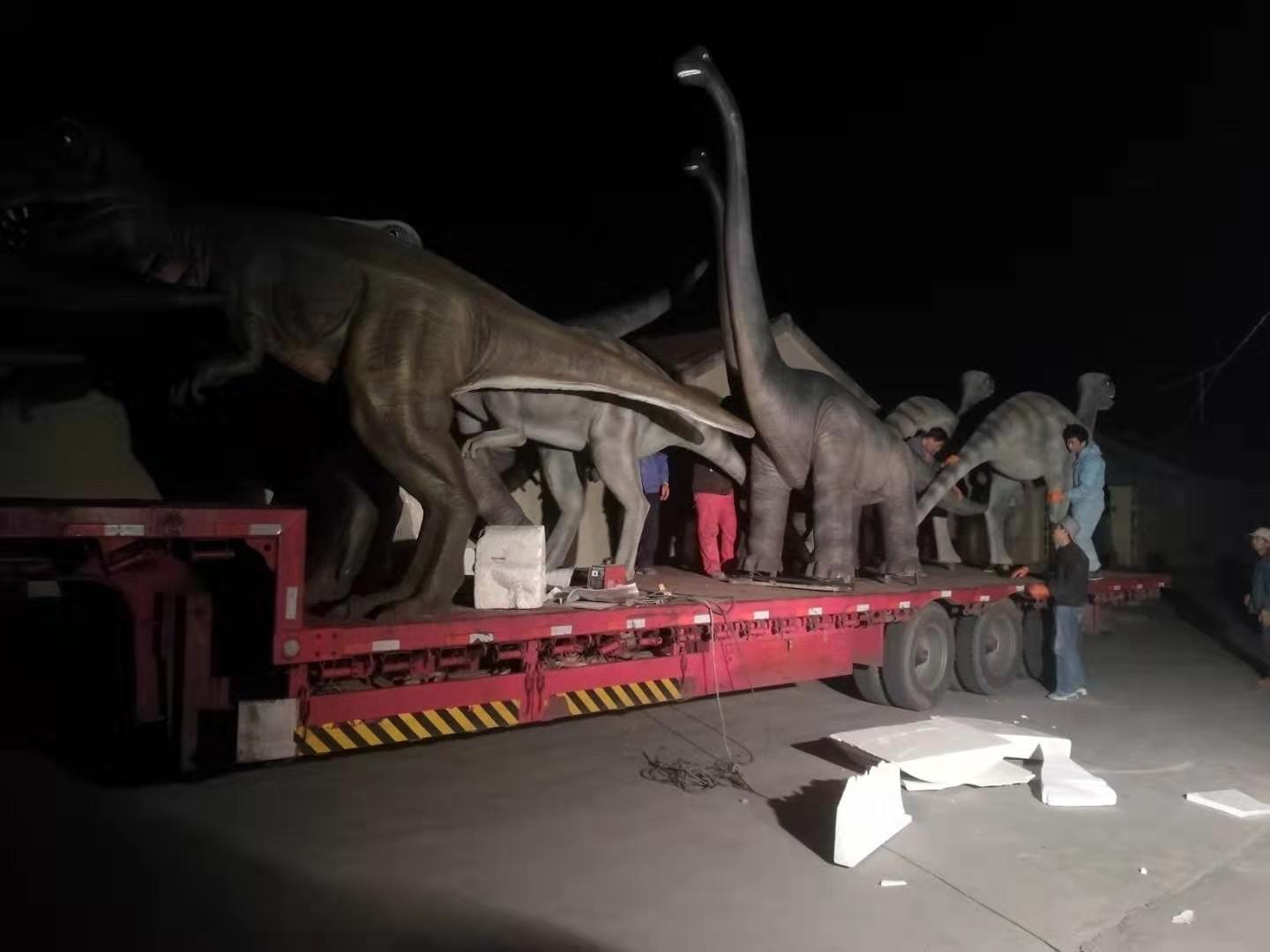 恐龍雕塑項(xiàng)目部分完工，出廠安裝（組圖）。