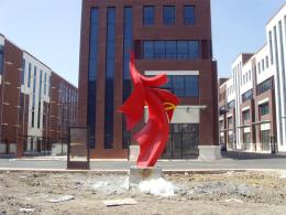 hj1724 不銹鋼雕塑—凌空之剪_青島國(guó)際服裝城不銹鋼雕塑、石雕、玻璃鋼雕塑_濱州宏景雕塑有限公司