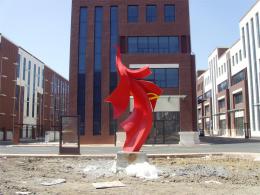 hj1725 不銹鋼雕塑—凌空之剪_青島國(guó)際服裝城不銹鋼雕塑、石雕、玻璃鋼雕塑_濱州宏景雕塑有限公司