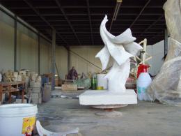 hj1747 不銹鋼雕塑—凌空之剪 小稿_青島國(guó)際服裝城不銹鋼雕塑、石雕、玻璃鋼雕塑_濱州宏景雕塑有限公司